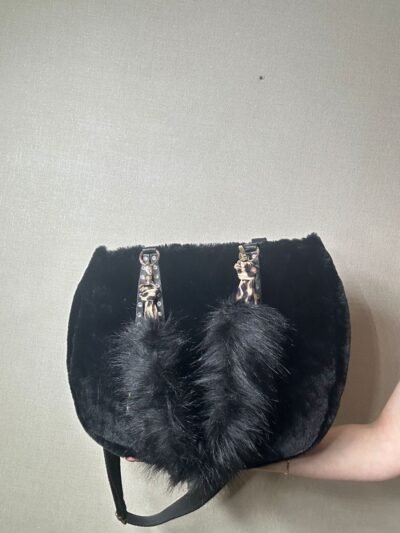 Umbra Siyah Peluş Omuz Çantası – Leopar Askılı, Altın Detaylı Kışlık Model - Görsel 7